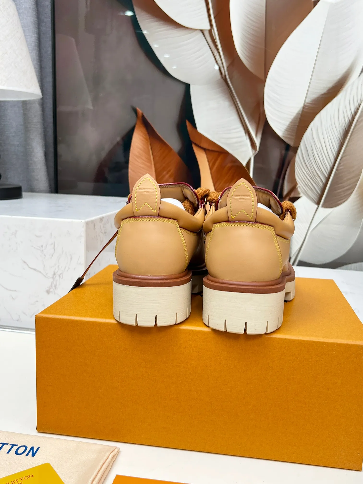p660💰"Couple Style" LV Louis Vuitton's 2025 autumn and winter new style, developed one-to-one from the original version, retro fashionable, handsome and cool mountaineering derby shoes are now available.  Material: Imported first-layer cowhide Lining: Imported lambskin Outsole: Original molded TR non-slip outsole Sole height: 3.5cm Shoe size: Same style for men and women 35-45